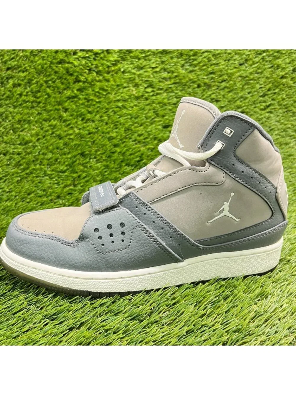 Nike Jordan 1 Flight Strap Boys Size 5.5Y Gray Athletic Leather Shoes Sneakers